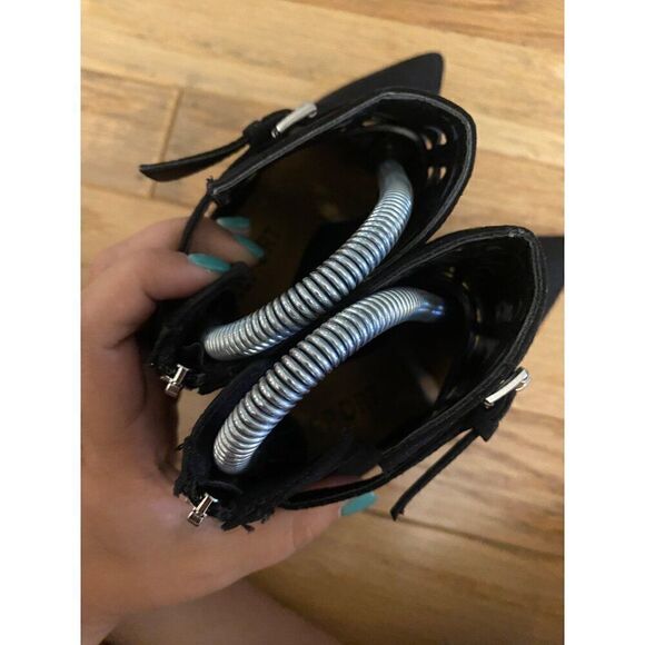 Report Fleure Black Suede Cutout High Heel Ankle Booties With Back Zipper sz 5.5 - Picture 8 of 9